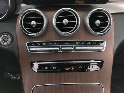 Used 2022 Mercedes-Benz GLC 300 4MATIC w/ Premium Package Lite image 24