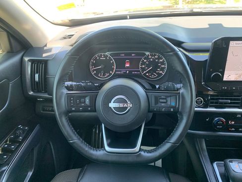 Used 2023 Nissan Pathfinder SL w/ Lighting Package (N92) FWD image 12