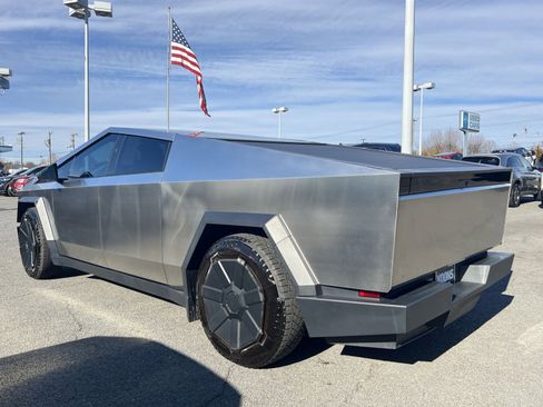 Used 2024 Tesla Cybertruck AWD Crew Cab image 4