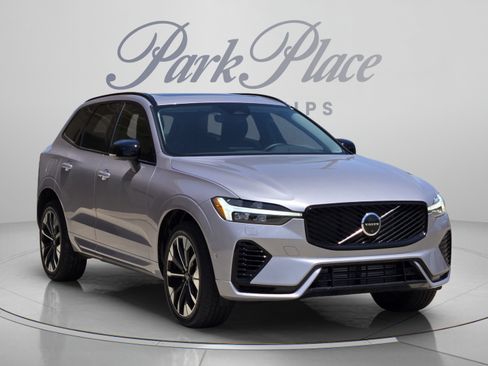 Certified 2026 Volvo XC60 T8 Plus w/ Protection Package Premier AWD/4WD image 8