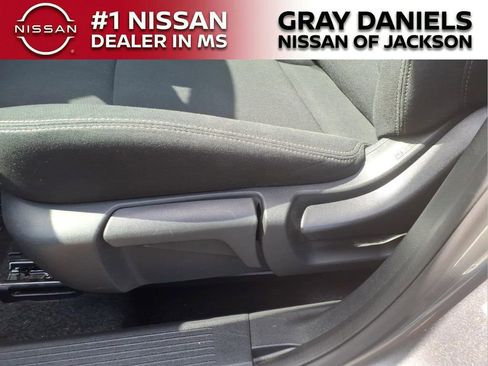 Used 2024 Nissan Rogue S FWD image 12