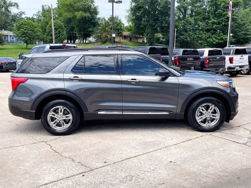 Used 2020 Ford Explorer XLT AWD/4WD image 4