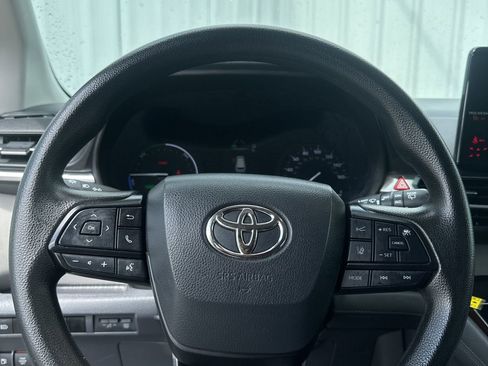Used 2023 Toyota Sienna LE FWD image 16