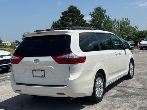 Used 2017 Toyota Sienna XLE w/ XLE Navigation Package FWD image 7