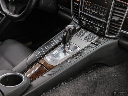 Used 2014 Porsche Panamera S image 22