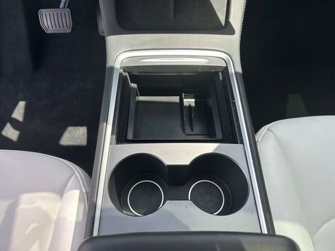 Used 2024 Tesla Model Y Long Range AWD/4WD image 19