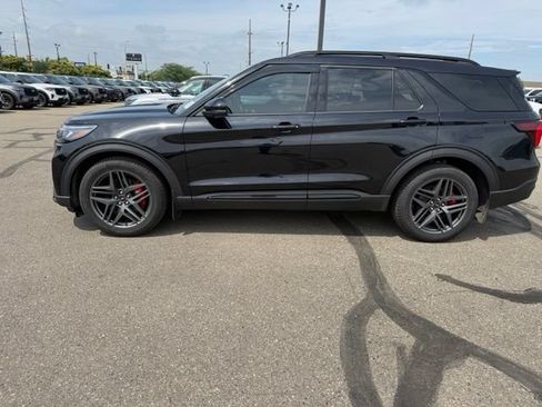 Used 2025 Ford Explorer ST AWD/4WD image 7