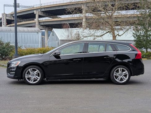 Used 2015 Volvo V60 T5 Platinum image 4