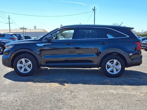 Certified 2023 Kia Sorento LX image 4