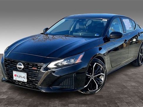 Used 2023 Nissan Altima 2.5 SR image 3