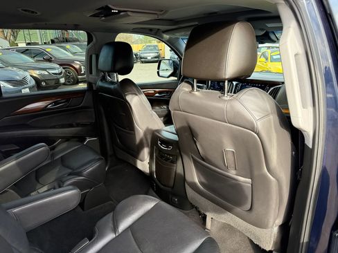 Used 2017 Cadillac Escalade Premium Luxury image 19