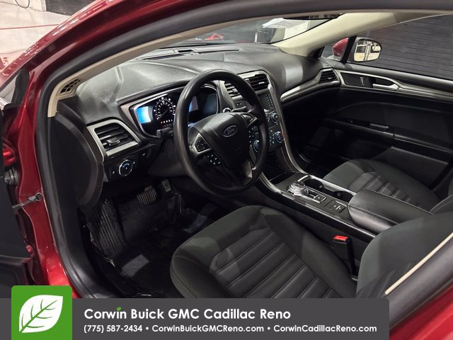 Used 2017 Ford Fusion SE FWD image 10