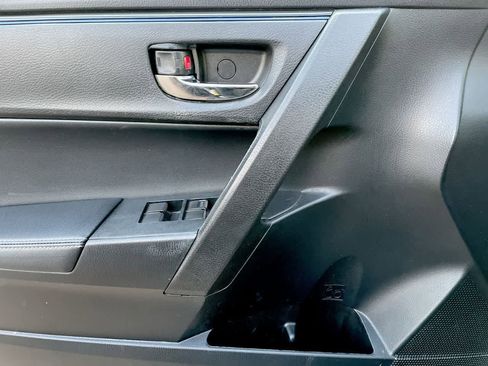 Used 2017 Toyota Corolla SE image 28