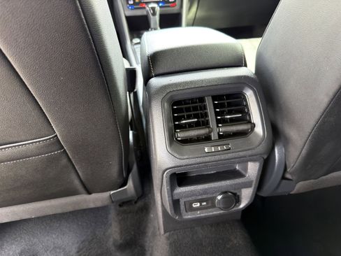 Used 2023 Volkswagen Tiguan SE R-Line image 25