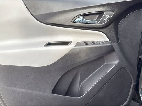 Used 2020 Chevrolet Equinox LS image 19