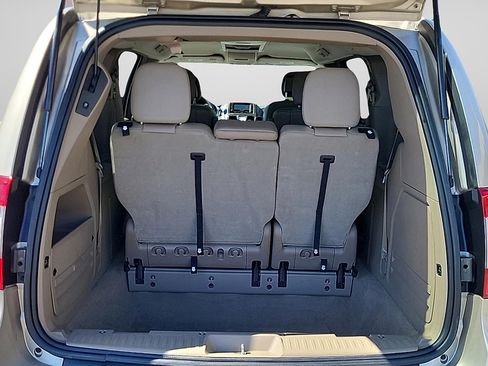 Used 2015 Chrysler Town & Country Touring w/ Driver Convenience Group FWD image 27