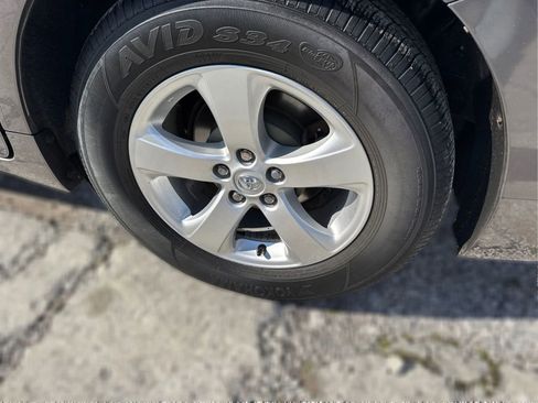 Used 2014 Toyota Sienna L image 14