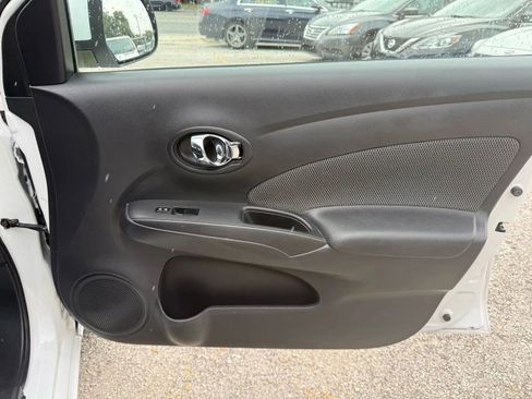 Used 2014 Nissan Versa SV w/ Convenience Package FWD image 17