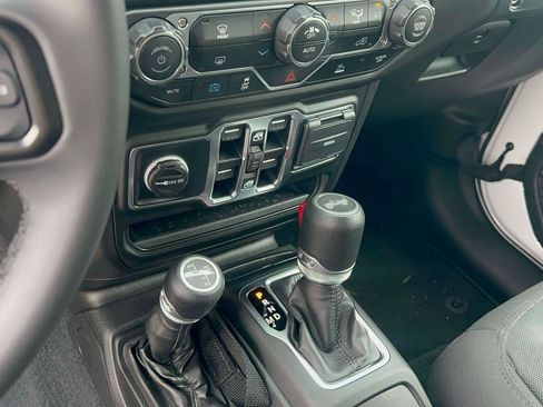 Used 2023 Jeep Wrangler Unlimited AWD/4WD image 17