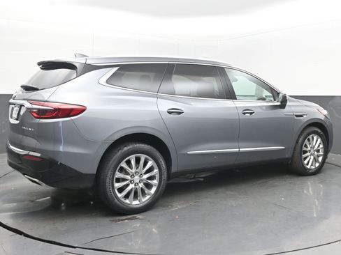 Used 2018 Buick Enclave Premium w/ Experience Buick Package image 9