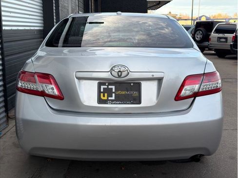 Used 2010 Toyota Camry LE image 9