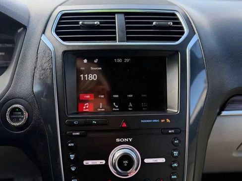 Used 2019 Ford Explorer Limited w/ Ford Safe & Smart Package FWD image 15