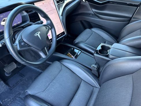Used 2018 Tesla Model X 75D image 11