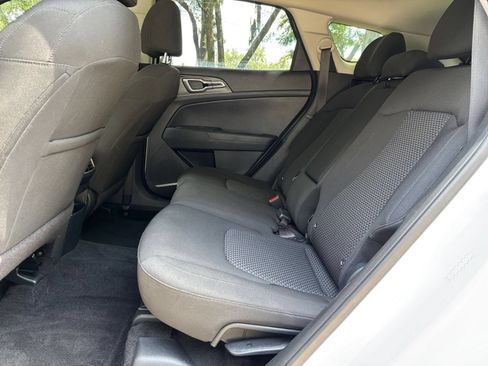 Used 2025 Kia Sportage LX FWD image 23
