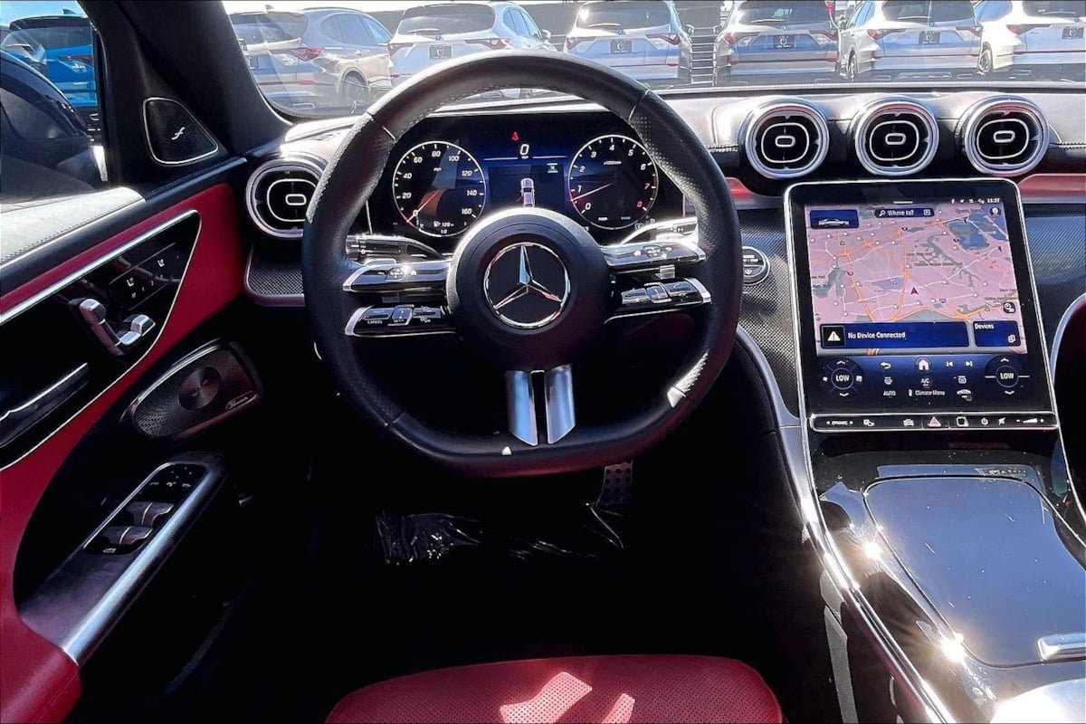Used 2025 Mercedes-Benz C 300 Sedan image 5