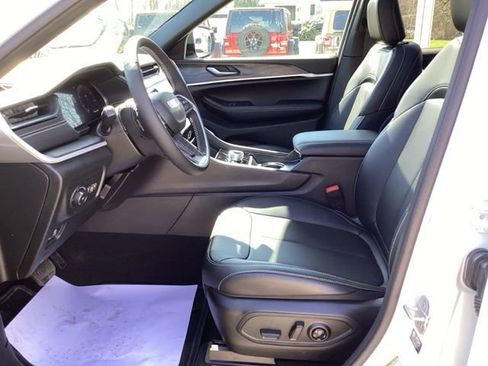 New 2026 Jeep Grand Cherokee L Limited w/ Limited Altitude Package AWD/4WD image 30