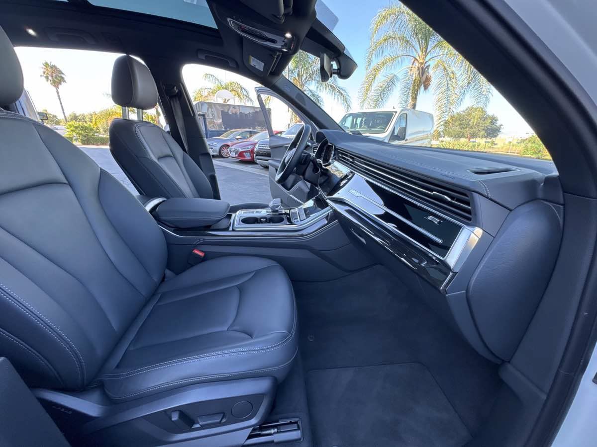 Used 2025 Audi Q7 3.0T Premium Plus AWD/4WD image 29