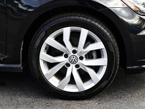 Used 2019 Volkswagen Golf SE FWD image 5