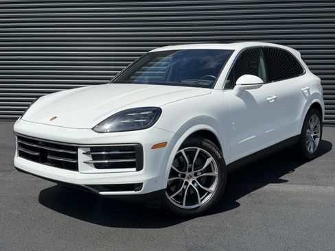 Used 2024 Porsche Cayenne AWD/4WD image 1