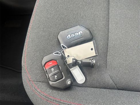 Used 2024 Jeep Wrangler Unlimited Rubicon image 34