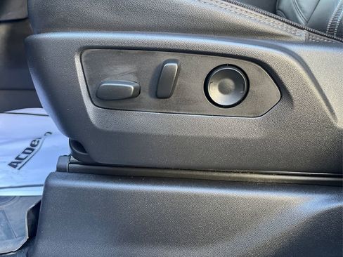 Used 2022 Chevrolet Silverado 1500 High Country w/ Technology Package image 18