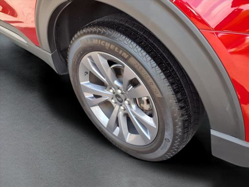 Used 2023 Ford Explorer XLT w/ Equipment Group 202A image 9