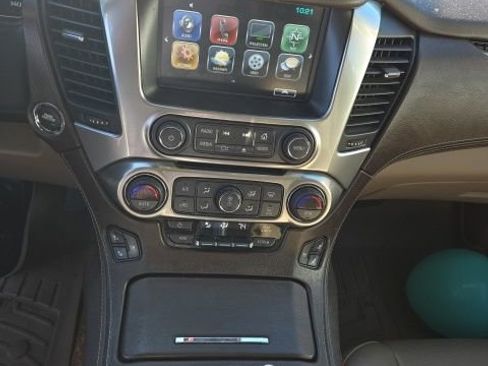 Used 2017 Chevrolet Suburban Premier image 6