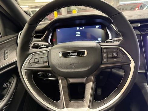 New 2025 Jeep Grand Cherokee Limited w/ Black Appearance Package image 19