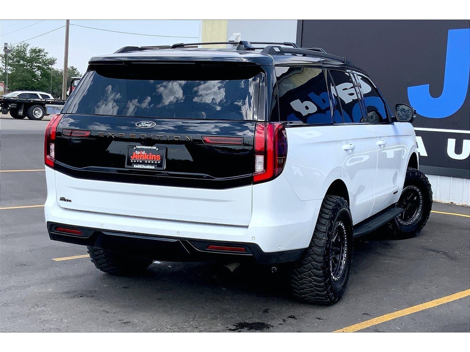 Used 2025 Ford Expedition Tremor AWD/4WD image 15