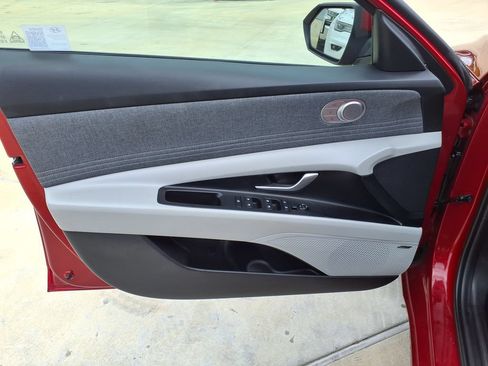 Used 2024 Hyundai Elantra Limited FWD image 12