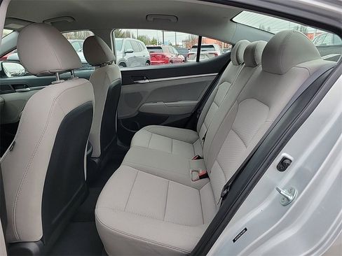 Used 2019 Hyundai Elantra SE image 11