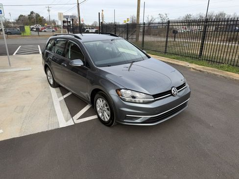 Used 2018 Volkswagen Golf S image 8