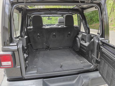 Used 2021 Jeep Wrangler Unlimited Sport AWD/4WD image 33