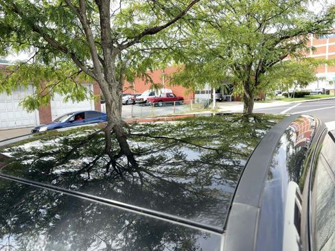 Used 2024 BMW iX xDrive50 w/ Premium Package AWD/4WD image 8