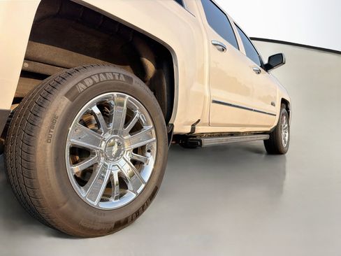 Used 2018 Chevrolet Silverado 1500 High Country AWD/4WD image 7