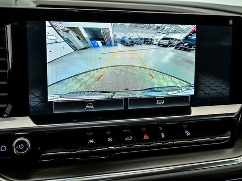 Used 2023 GMC Sierra 1500 SLT w/ SLT Convenience Package image 24