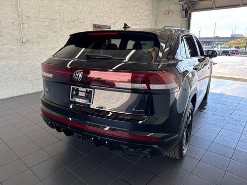 Used 2026 Volkswagen Atlas Cross Sport SEL R-Line AWD/4WD image 7