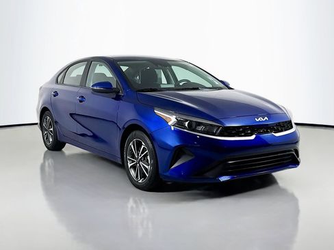 Used 2023 Kia Forte LXS w/ LXS Technology Package FWD image 3