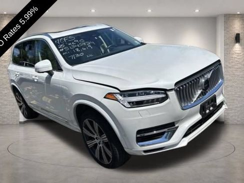 Used 2025 Volvo XC90 T8 Plus w/ Protection Package Premier AWD/4WD image 14