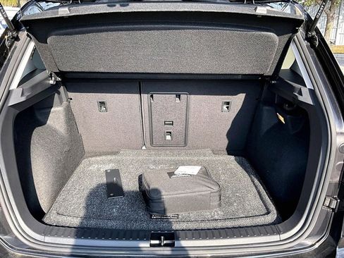 Certified 2022 Volkswagen Taos SEL image 15